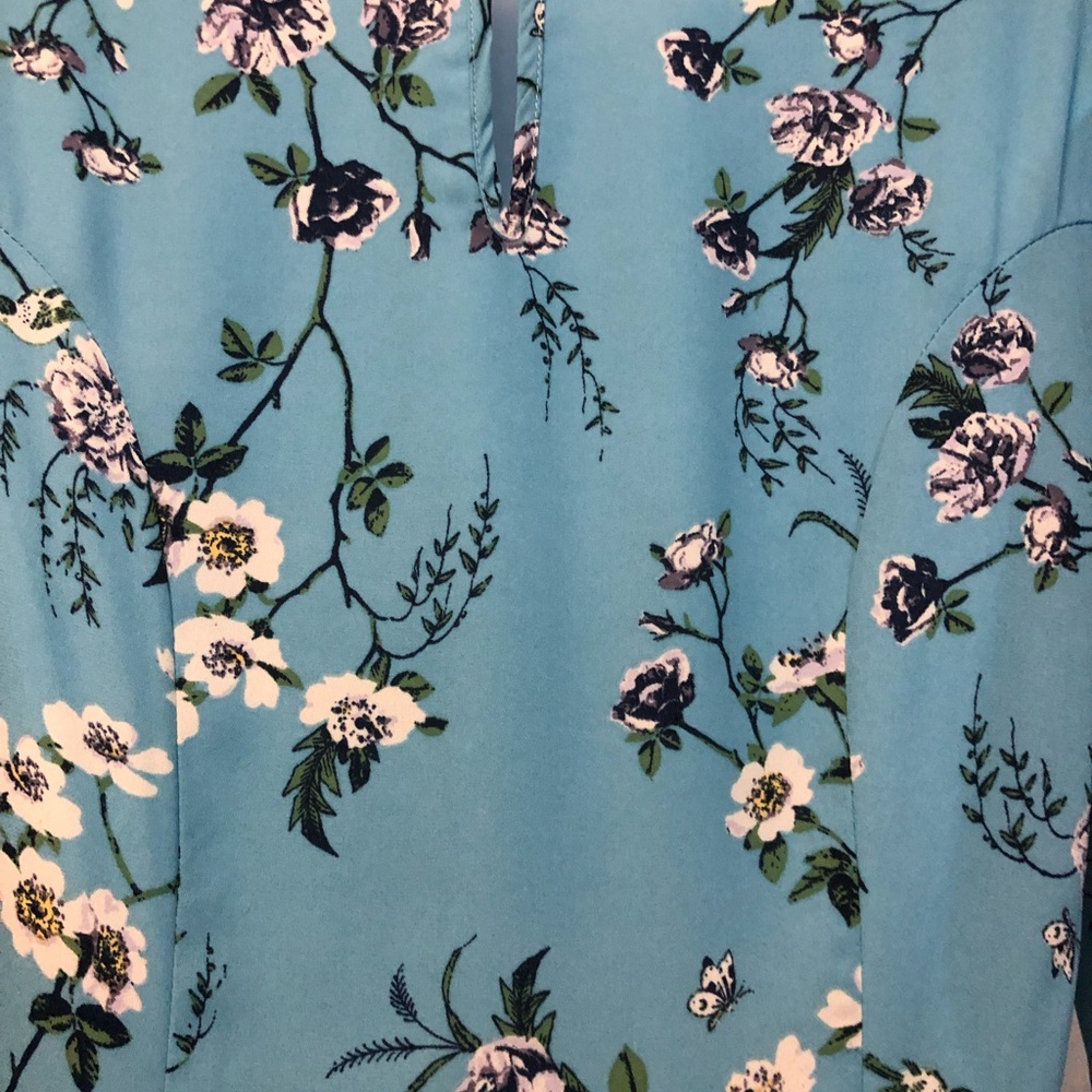 Very cute dress with floral print, side zipper